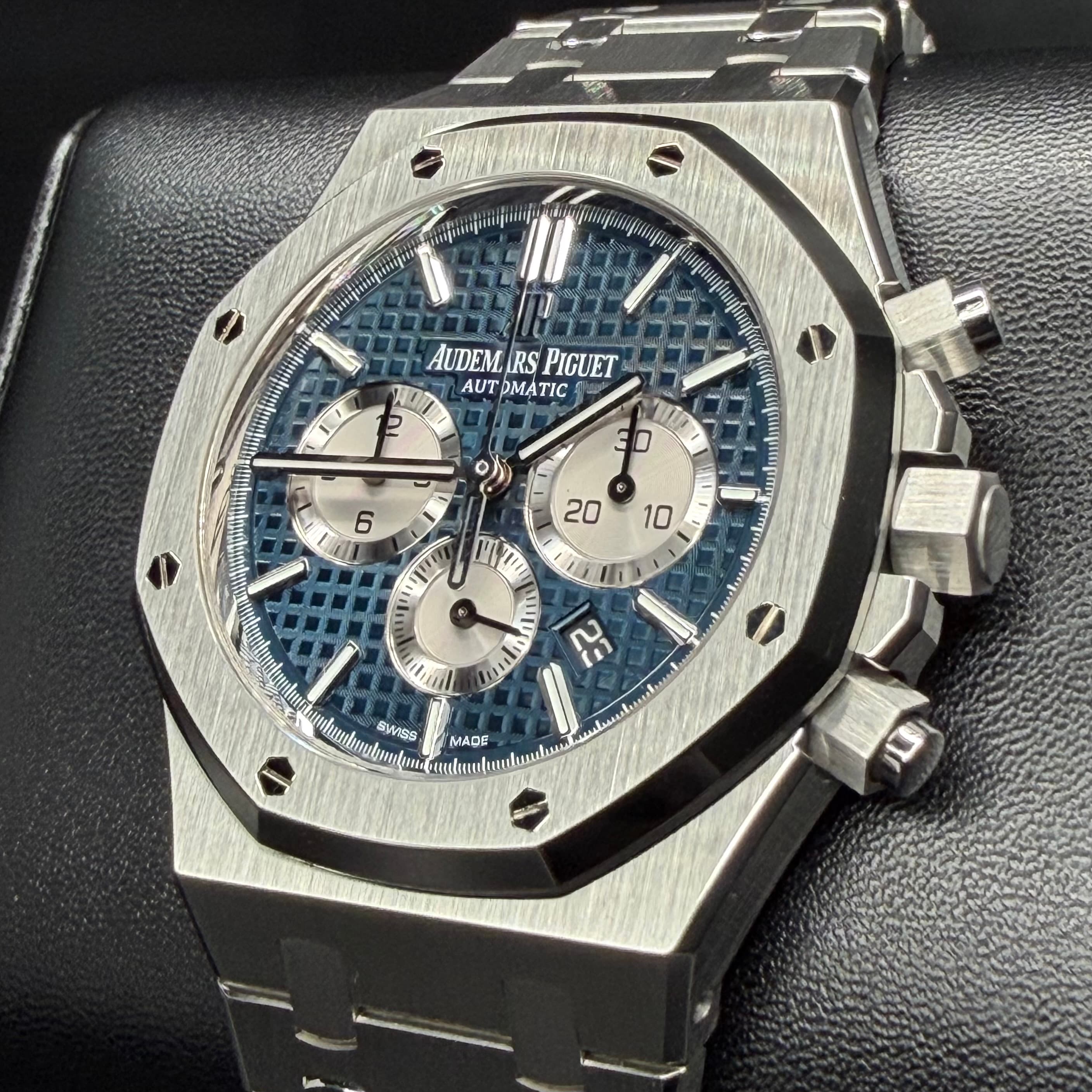 Audemars Piguet Royal Oak Chronograph Blue Dial - view 4