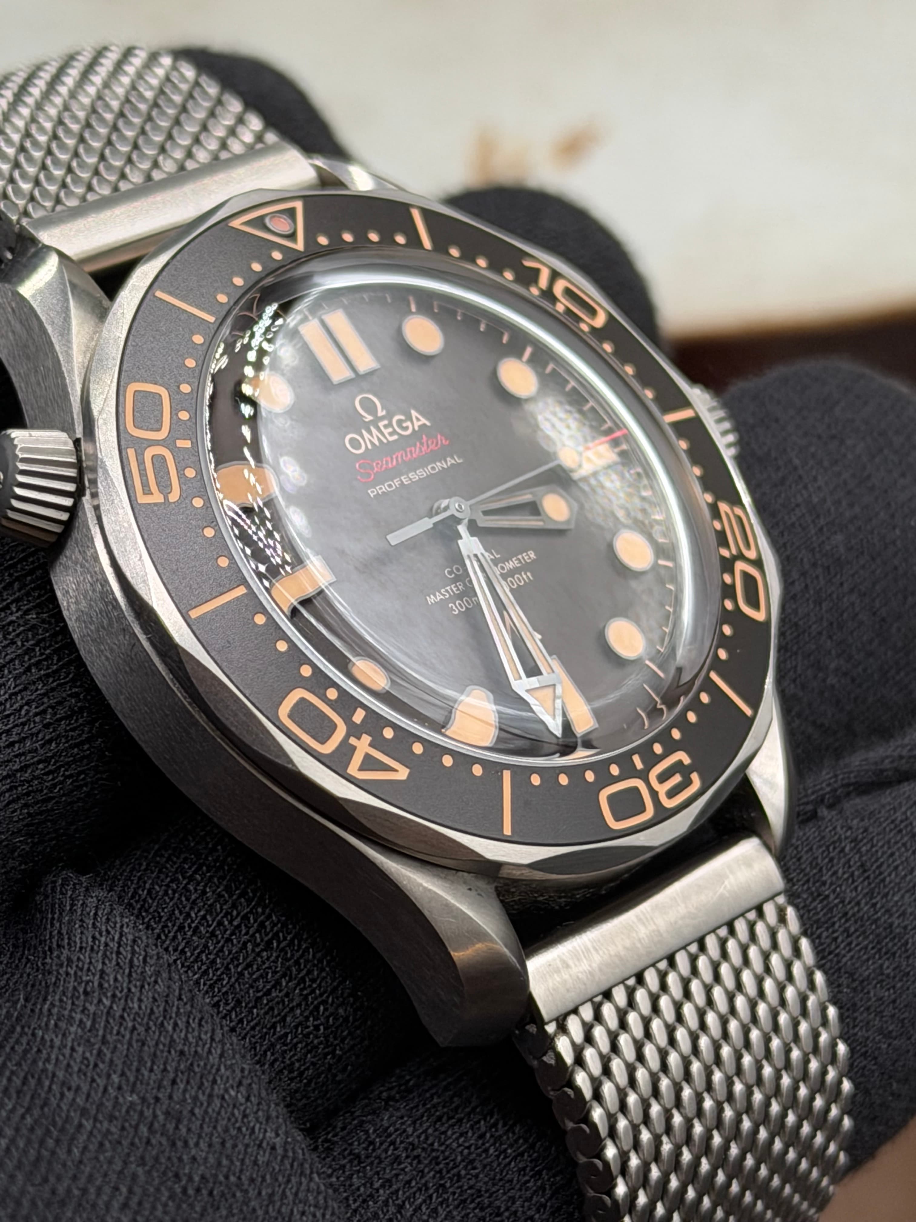 Omega Seamaster Diver 300 M 007 NTTD - view 4