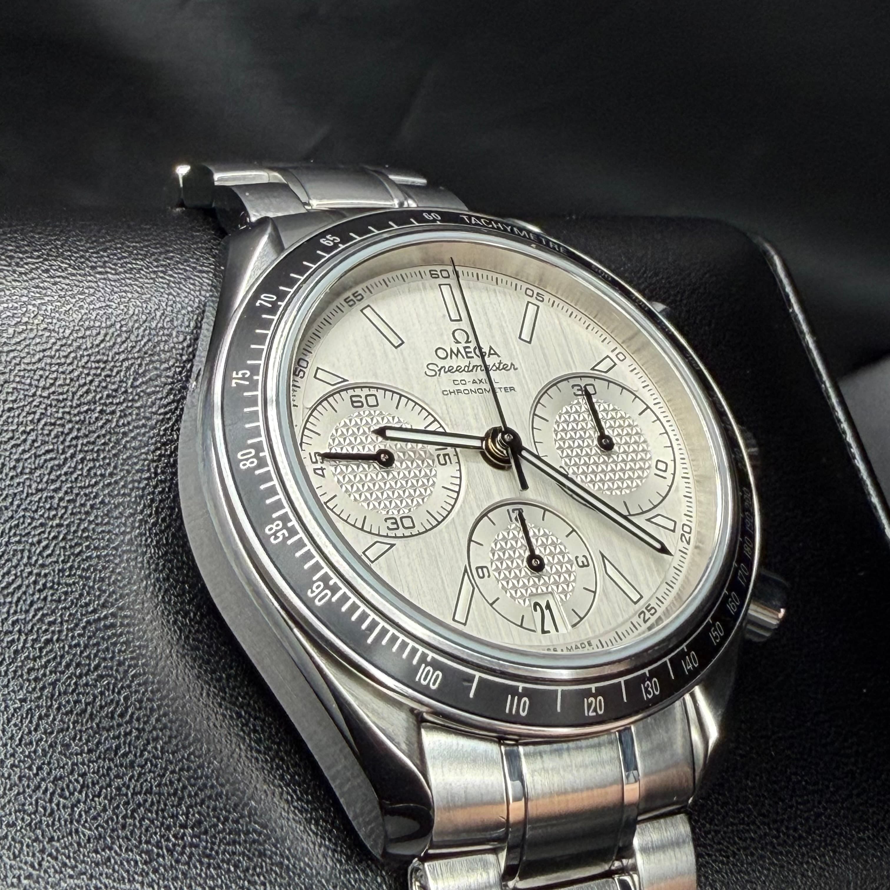 Omega Speedmaster - view 3