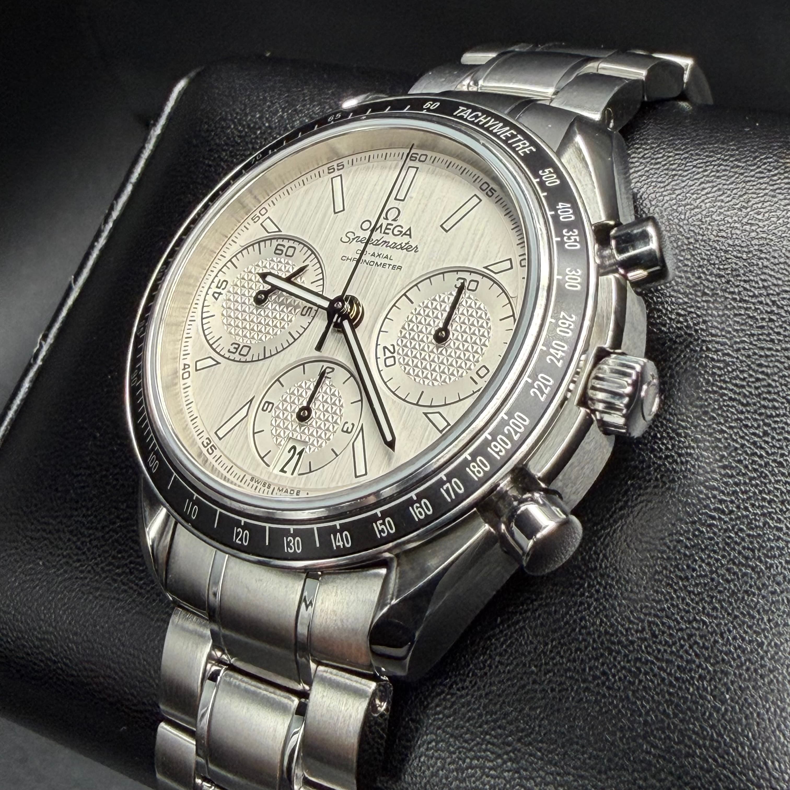 Omega Speedmaster - view 4