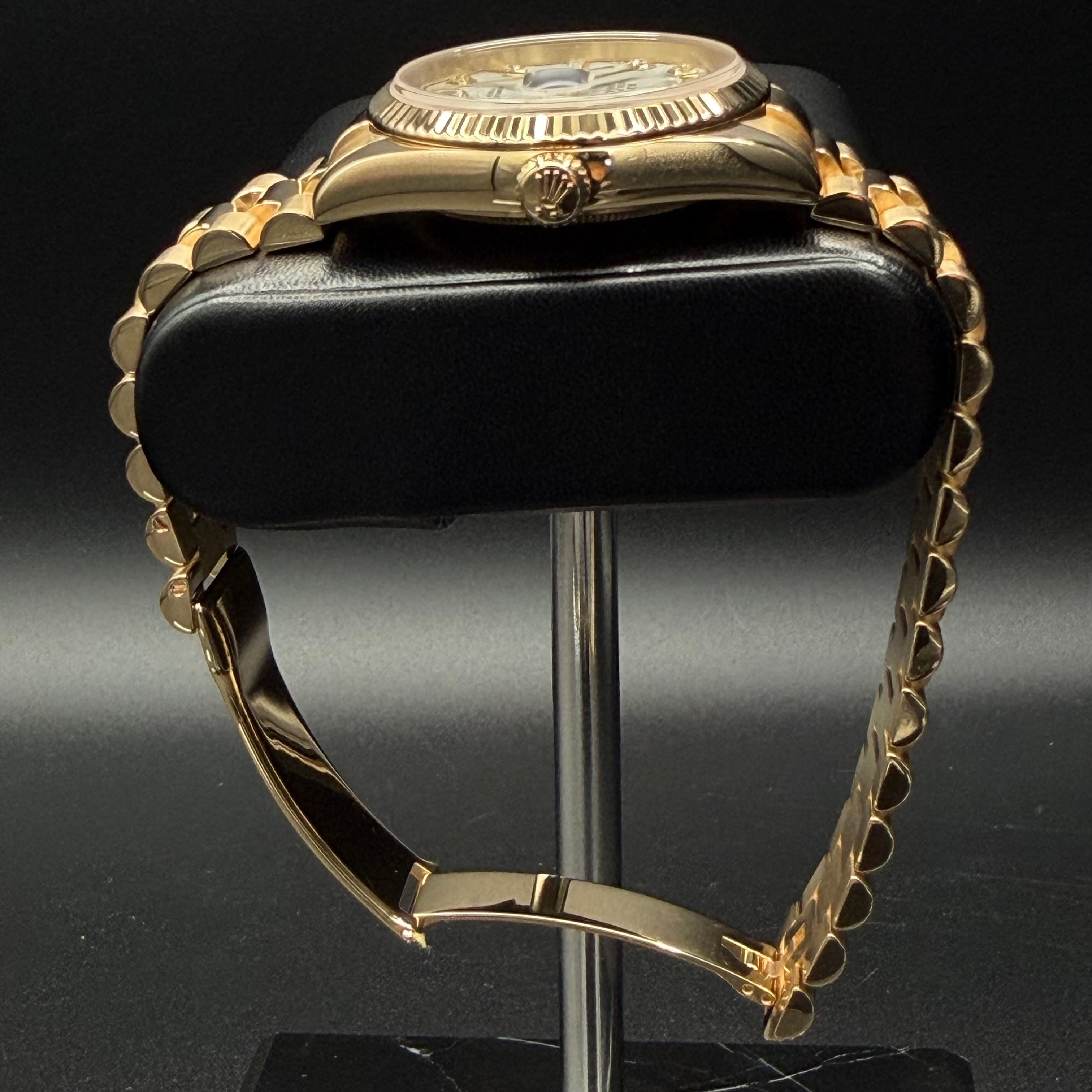 Rolex Day Date President Gold Meteorite Dial - view 30