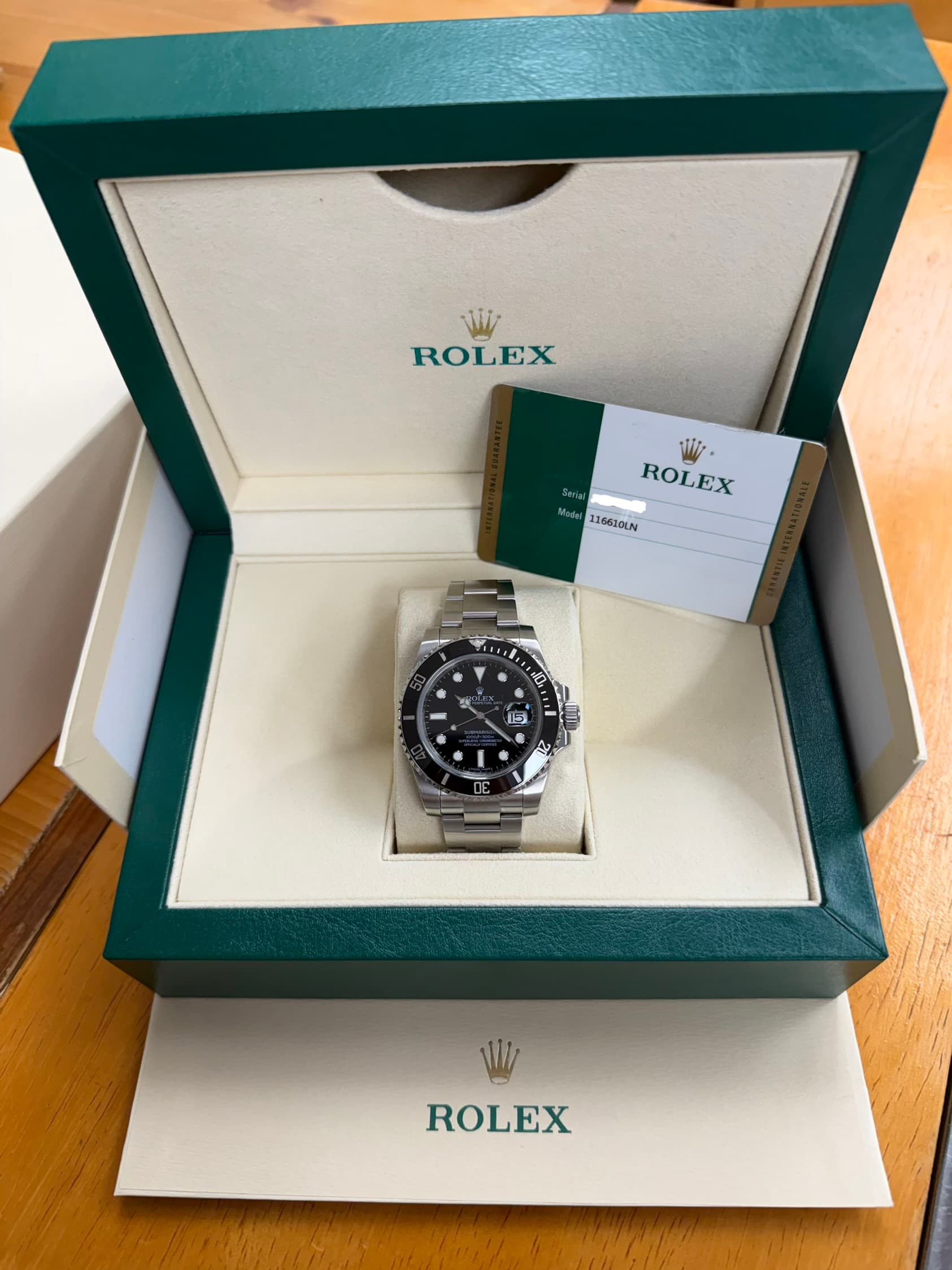 Rolex Submariner Date - view 2